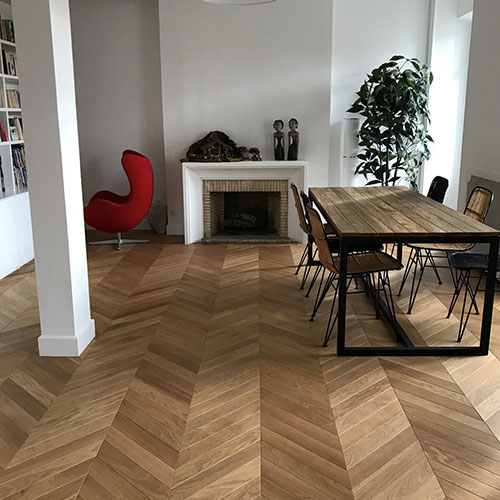 Pose de parquet contrecollé en point de Hongrie huilé